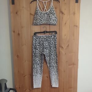 CALVIN KLEIN PERFORMANCE Sports Bra and Leggings Set